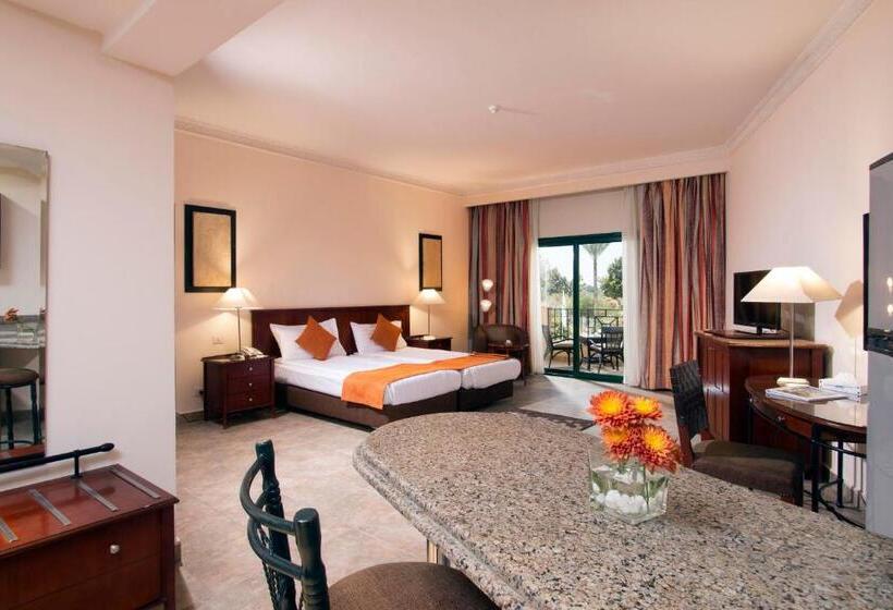 استودیوی استاندارد, Swiss Inn Plaza Hotel