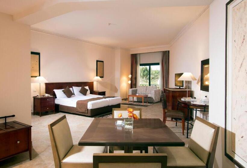 اتاق استاندارد سه نفره, Swiss Inn Plaza Hotel