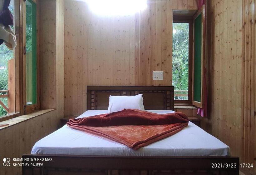 غرفة كلاسيكية ثلاثية, Pop 83120 Kamal Guest House Tirthan