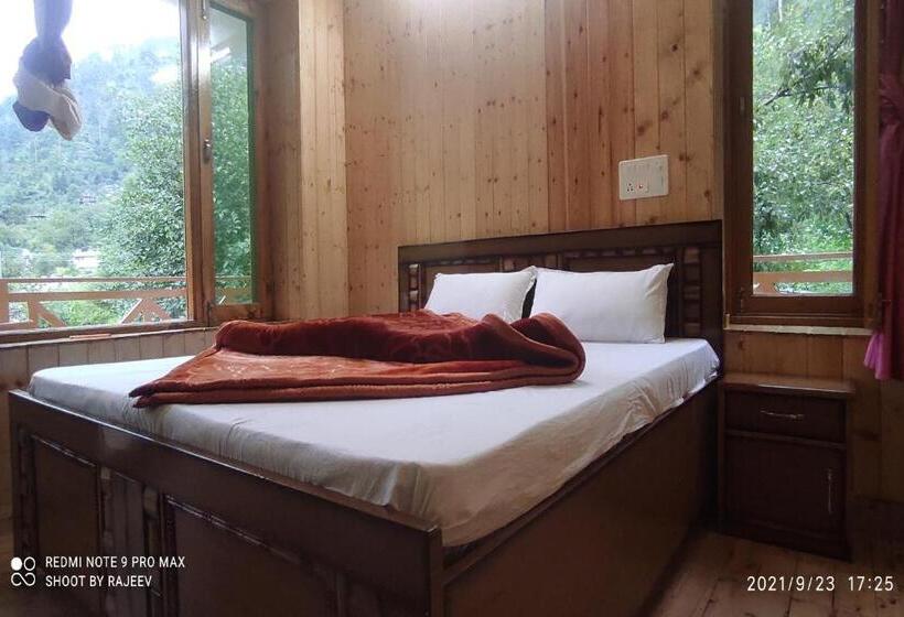 غرفة كلاسيكية ثلاثية, Pop 83120 Kamal Guest House Tirthan