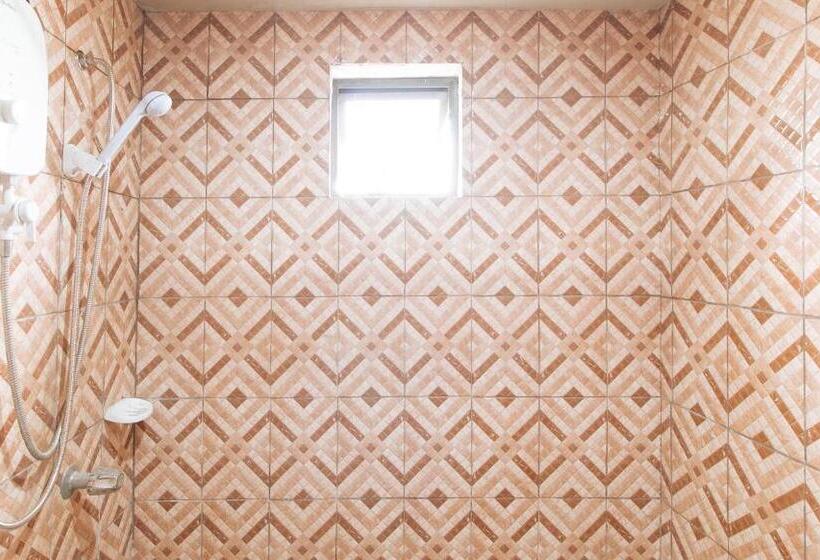 Quarto Deluxe, Reddoorz Plus At Canley Residential