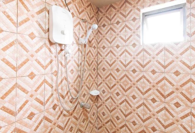 Quarto Deluxe, Reddoorz Plus At Canley Residential