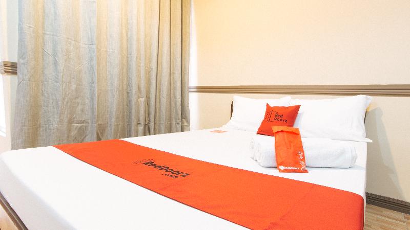 Quarto Deluxe, Reddoorz Plus At Canley Residential