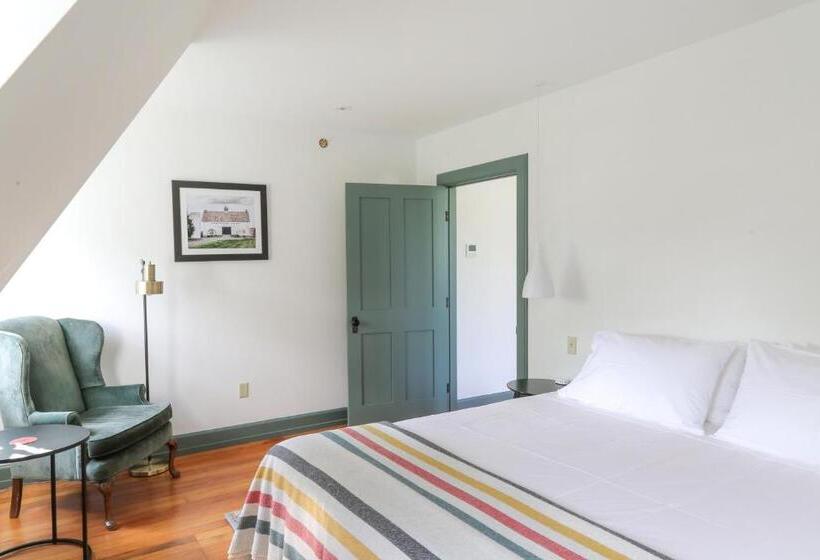 Студия Deluxe, The Amelia