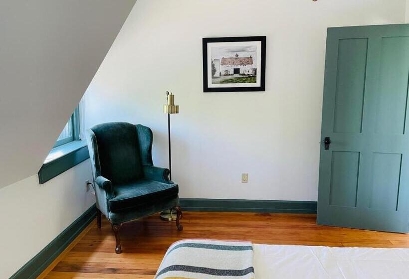 Студия Deluxe, The Amelia