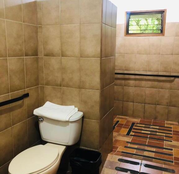 بنجلو سوبيريور, ávita Lodge