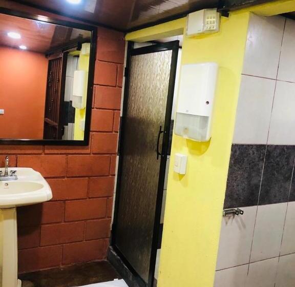 غرفة قياسية ثلاثية, ávita Lodge