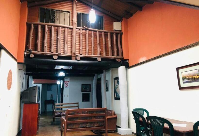 منزل 4 غرف نوم, ávita Lodge