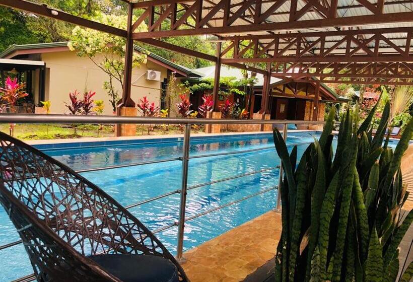 بنجلو سوبيريور, ávita Lodge