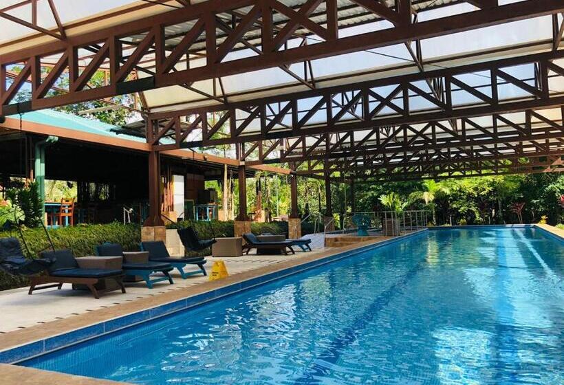 غرفة قياسية ثلاثية, ávita Lodge