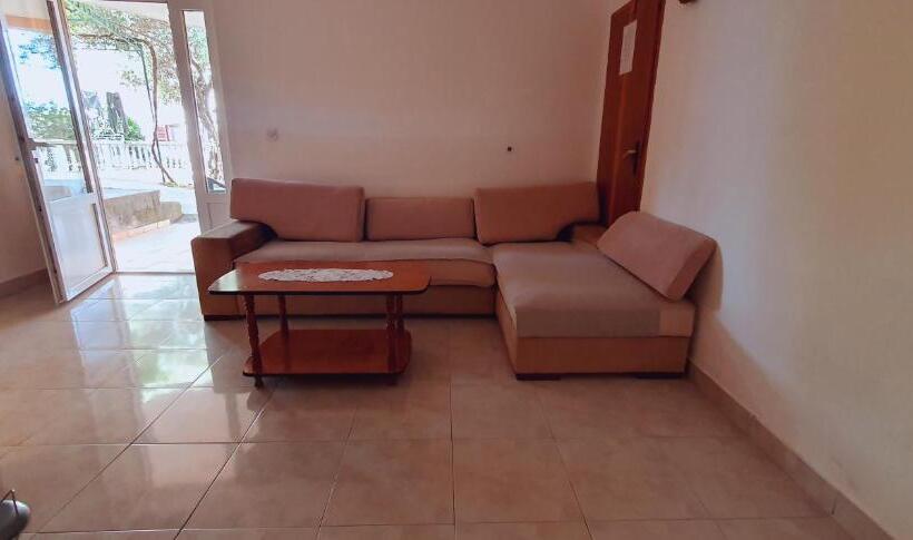 اتاق استاندارد سه نفره, Studio Apartments M&m