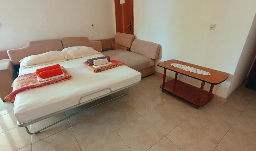 اتاق استاندارد سه نفره, Studio Apartments M&m