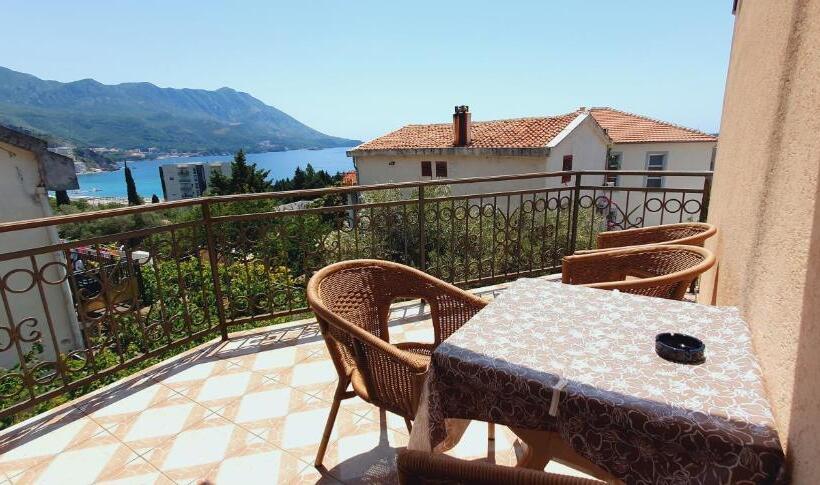 اتاق استاندارد چهارنفره با بالکن, Studio Apartments M&m