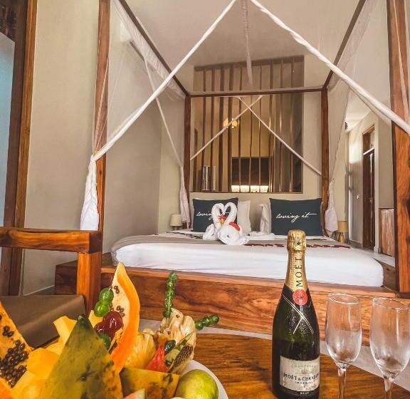 Трехместный Номер Стандарт Вид на Сад, Zanzibella Hotel & Spa