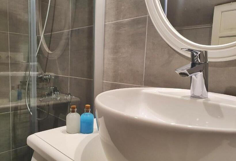 غرفة ديلوكس مطلّة علي البحر مزوَّدة بشُرفة, Dilek Agaci Butik Otel