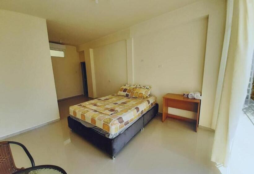 جناح جونيور مطلّ علي حمام السباحة, Mau Suite&apartment