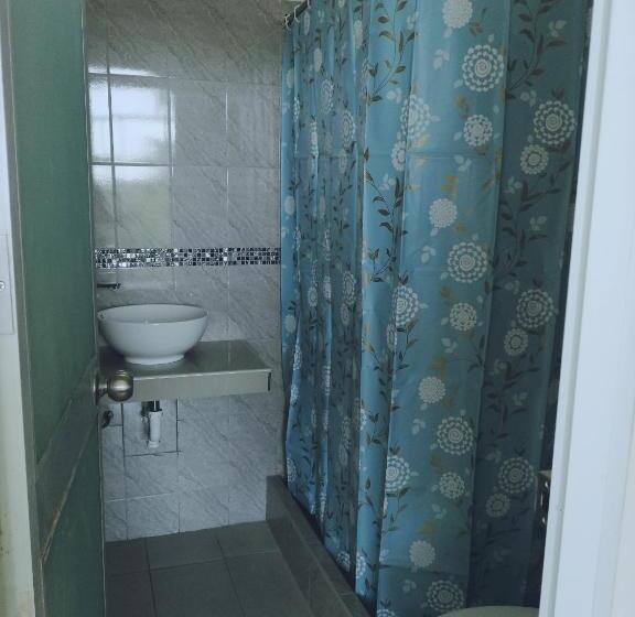 جناح جونيور مطلّ علي حمام السباحة, Mau Suite&apartment