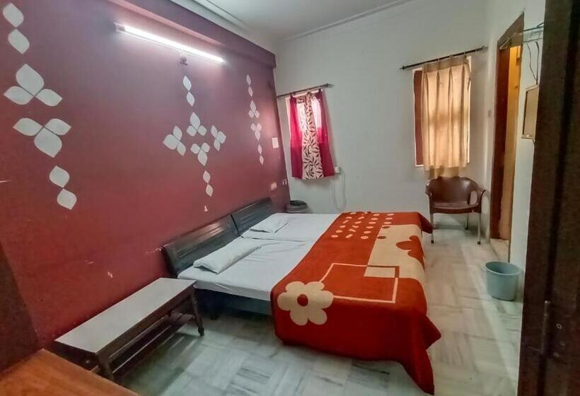 חדר סטנדרט, Shubham