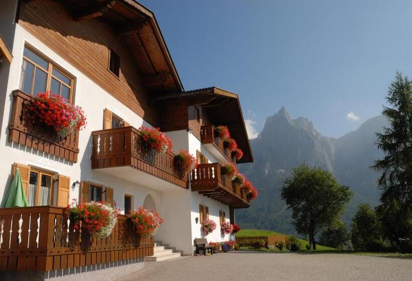 Апартаменты 3 Спальни, Treffhof