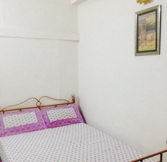 Standard Yhden Hengen Huone, Blue King