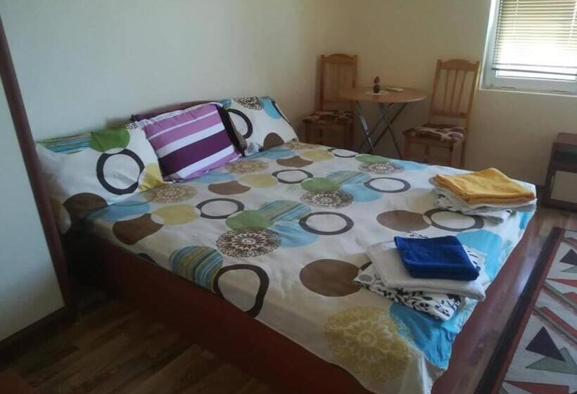 Номер Стандарт Трехместный, Guest House Kami