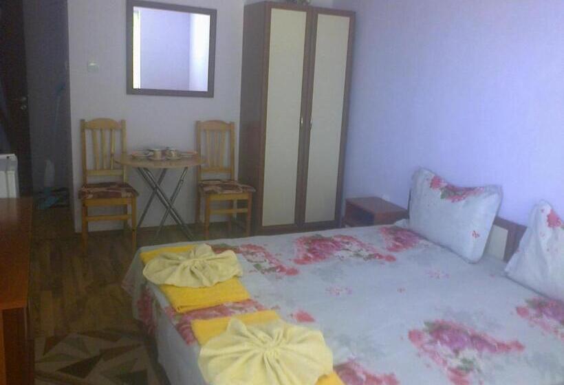 Triple Room Sea View, Guest House Kami