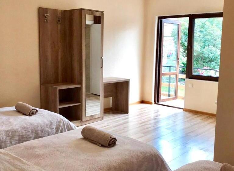 اتاق ساده سه نفره, Soso Burduli S Guesthouse