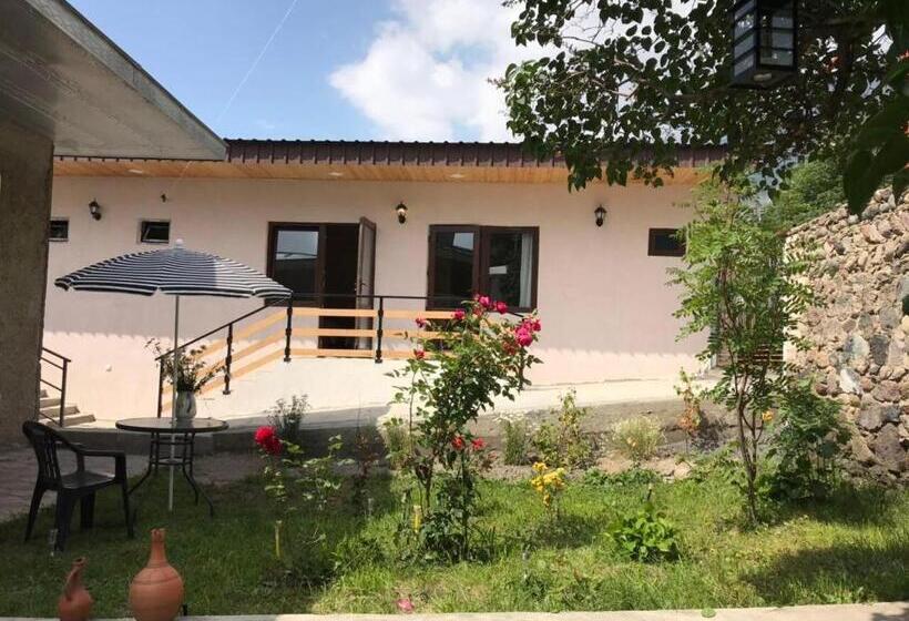 اتاق ساده سه نفره, Soso Burduli S Guesthouse