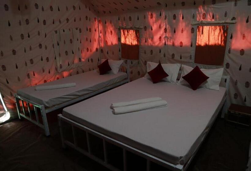 غرفة قياسية ثلاثية مزودة بشرفة, Kaziranga Eco Camp