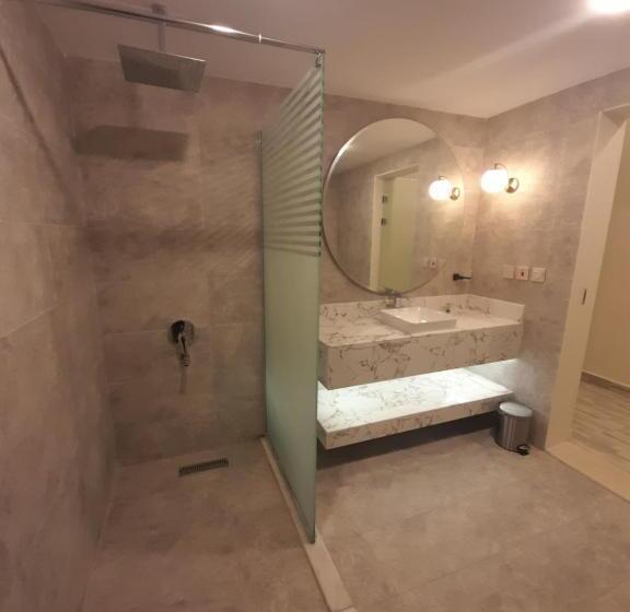 استودیوی استاندارد, Al Anoud & Aljawhara Apartments