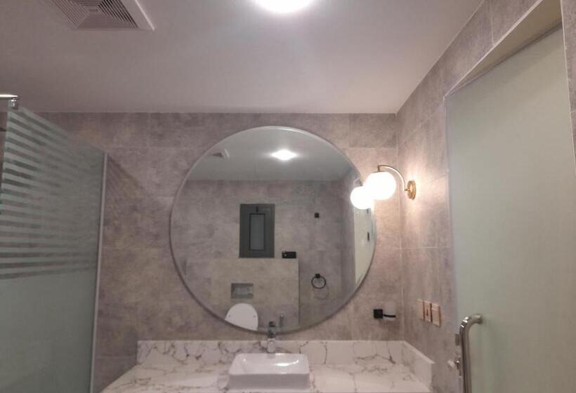 استودیوی استاندارد, Al Anoud & Aljawhara Apartments