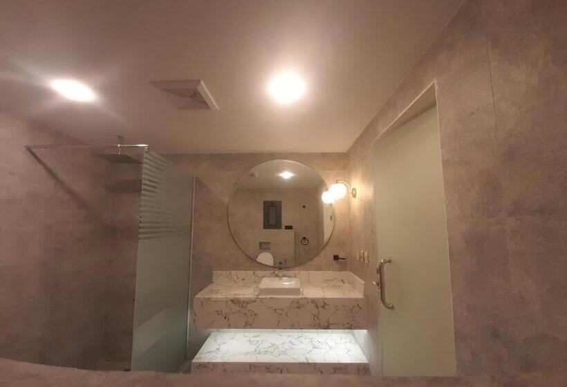 استودیوی استاندارد, Al Anoud & Aljawhara Apartments