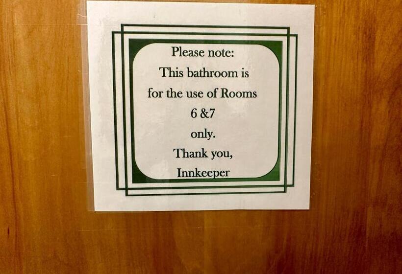 חדר סטנדרט חדר אמבטיה משותף, Rose Farm Inn