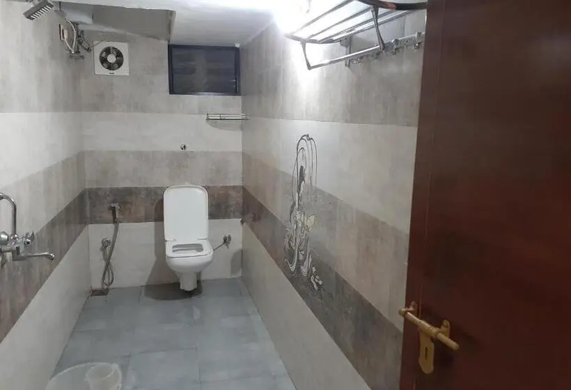 اتاق سوپریور با تخت بزرگ, Nature Villa Kochi