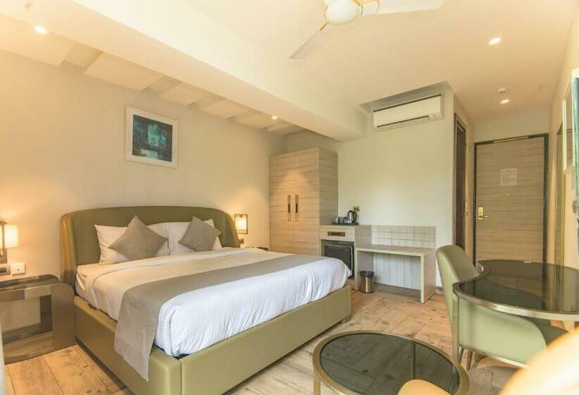 חדר פרמיום עם נוף לבריכה, The Fern Residency Calangute Baga, Goa