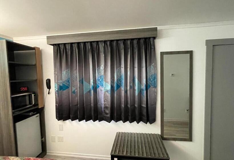חדר סטנדרט מותאם לאדם עם מוגבלויות, Belmont Motel
