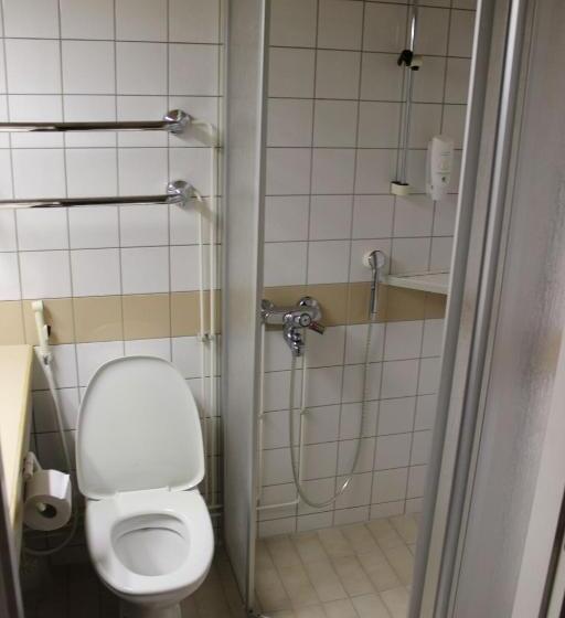 חדר סטנדרט לשלושה, Aapiskukko