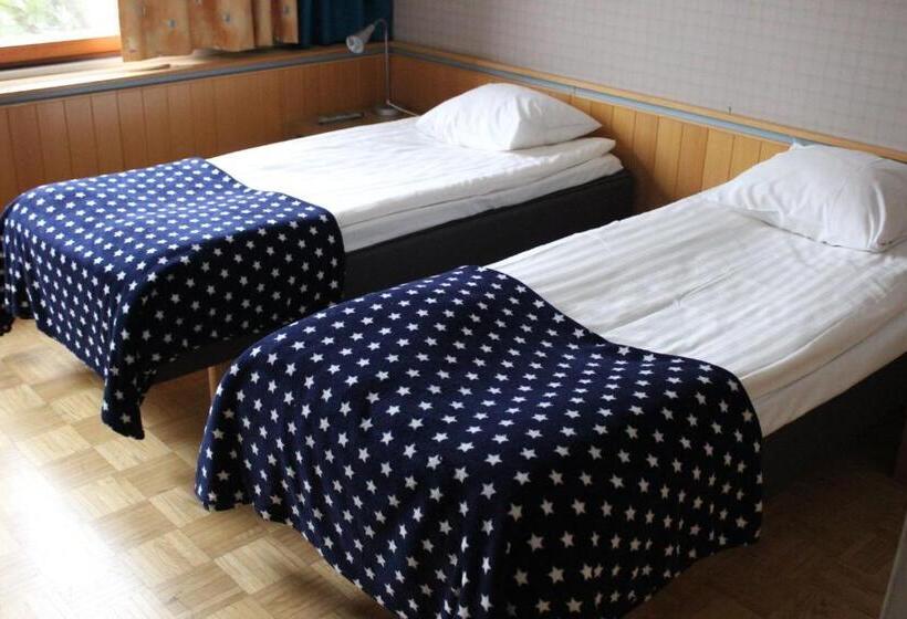 חדר סטנדרט לשלושה, Aapiskukko