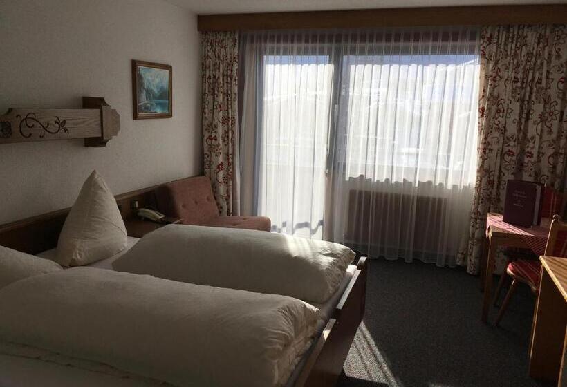 غرفة قياسية, Garni