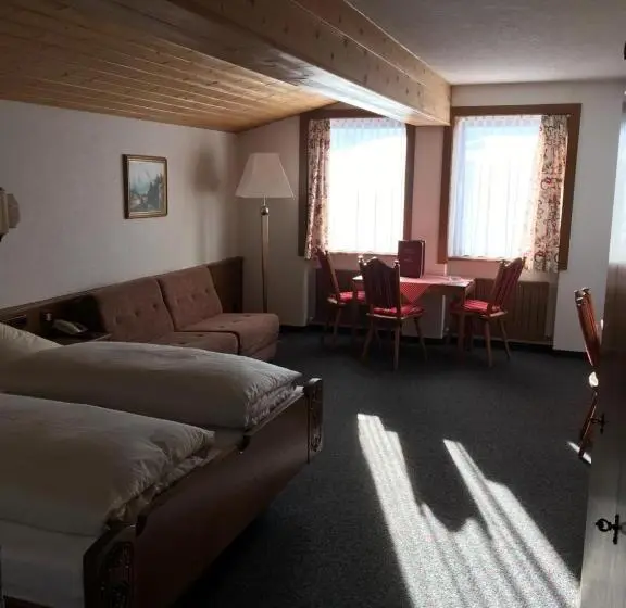 Chambre Standard, Garni