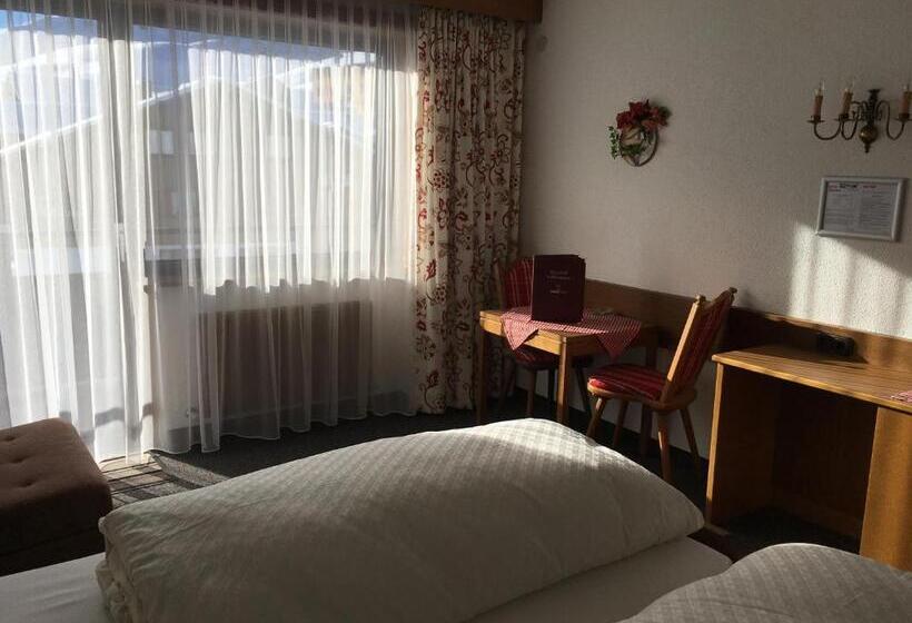 غرفة قياسية, Garni