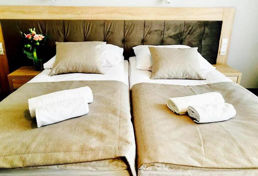 스탠다드 트리플 룸, Nat Jarosławiec