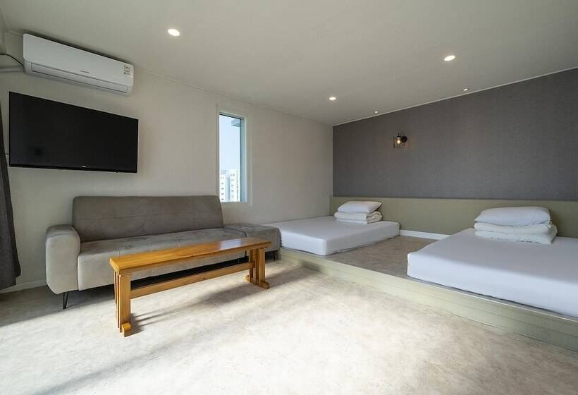 سوییت خانوادگی, Gangneung Gyeongpodae Swan