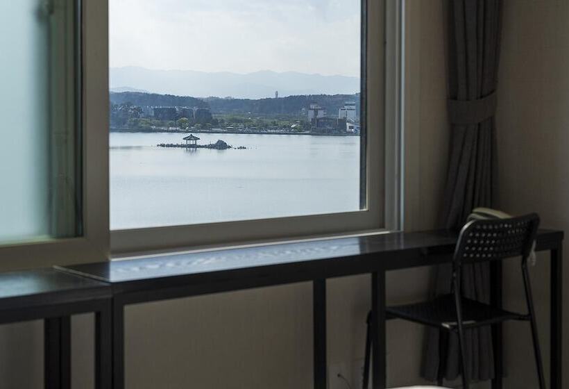 سوییت خانوادگی, Gangneung Gyeongpodae Swan