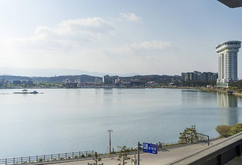 سوییت خانوادگی, Gangneung Gyeongpodae Swan