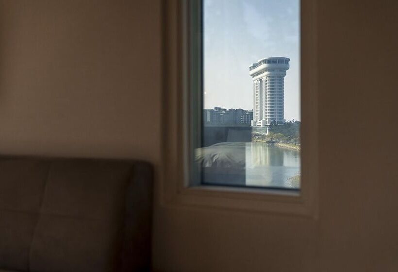 سوییت خانوادگی, Gangneung Gyeongpodae Swan