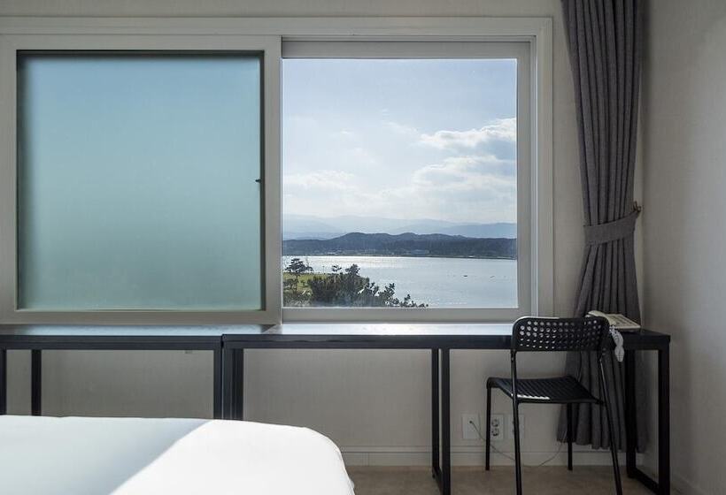 سوییت خانوادگی, Gangneung Gyeongpodae Swan