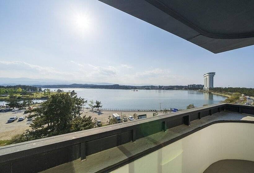 سوییت خانوادگی, Gangneung Gyeongpodae Swan