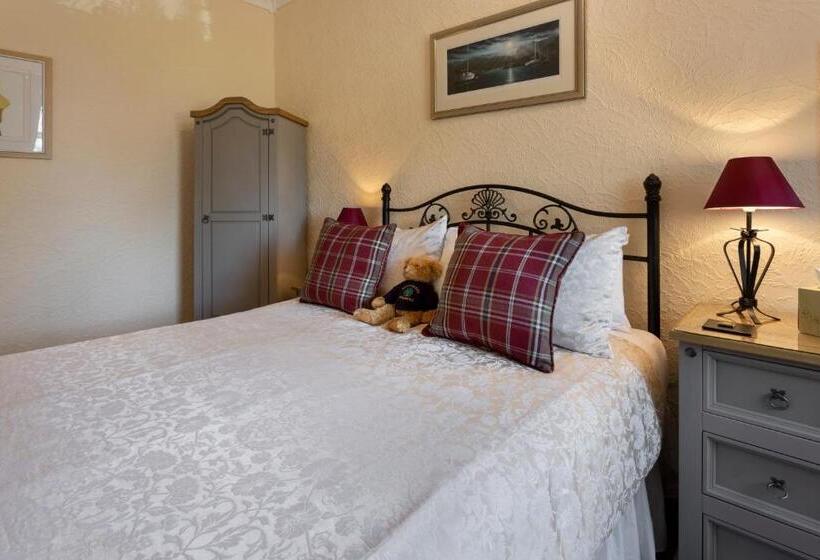 غرفة أساسية, Beechwood