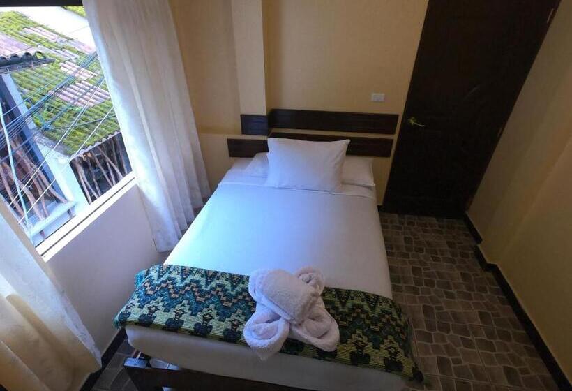 Standard Szoba, Don Feli House